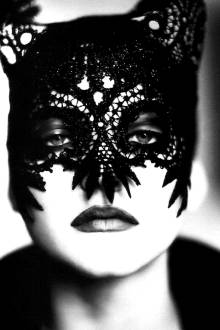 Black lace mask