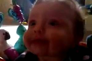Dad makes baby daughter Chloe laugh instantly by just blowing air