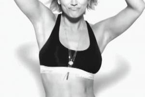 Kaley Cuoco Belly Show Off