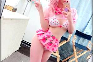 Strawberry fox hot cosplay (101 Cosplay and Art)